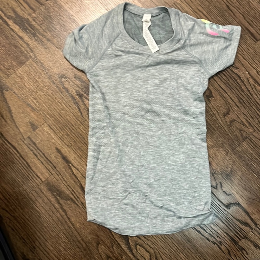Lulu lemon shirt +peloton collaboration